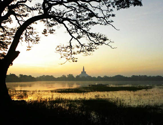 inora-travel-lanka-day-tour-anuradhapura